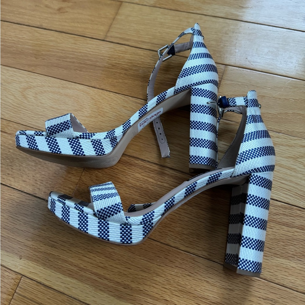 Nine West Dempsey 4” platform heel sandals stripes